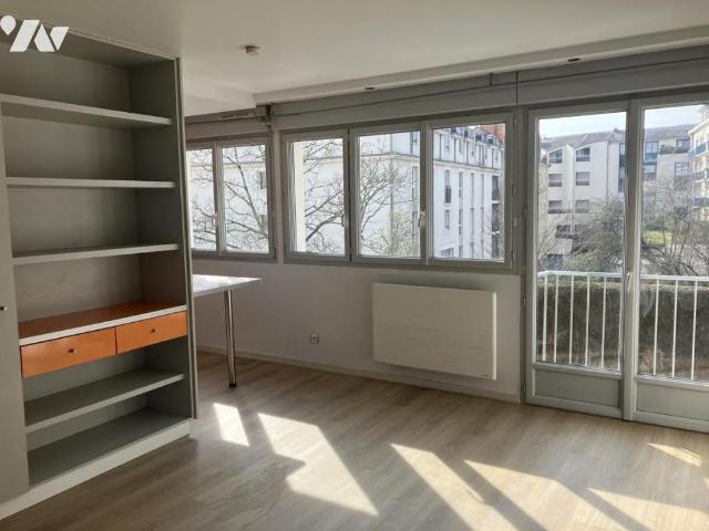 STUDIO QUARTIER GRASLIN SURFACE 25,90 M²