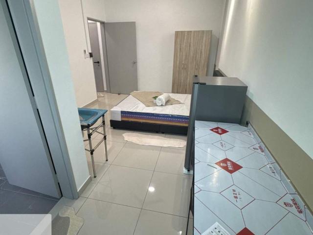 Studio Room AC @ LRT Salak Selatan [Free Wifi Utilities Cleaning]