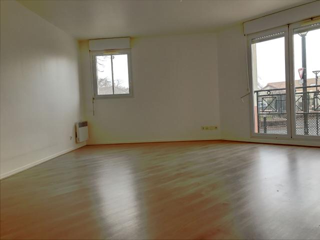 STUDIO RDC VOISINS LE BRETONNEUX 1 pièce 36.12 m2