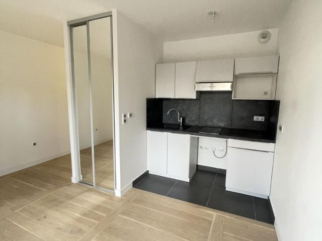 Studio rez de jardin à Neuilly