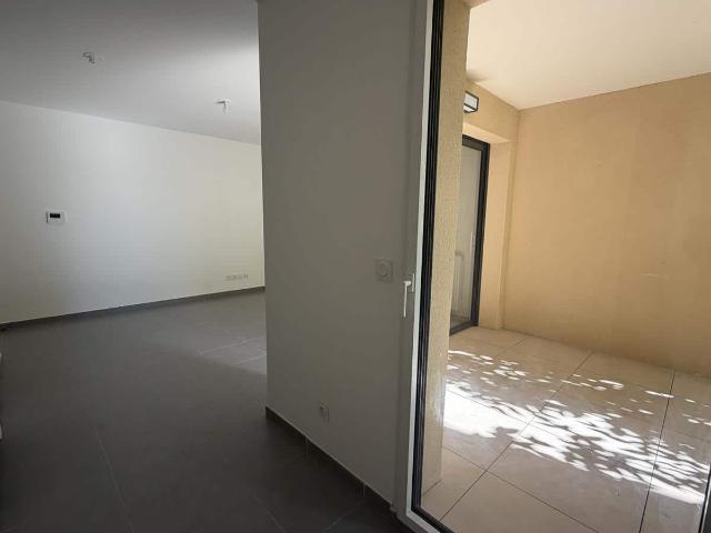 Studio récent avec balcon et parking – 305 rue Jean DAUSSET