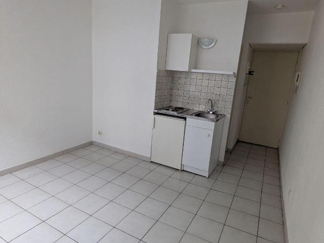 Studio refait neuf, prox Perrache et UCLY