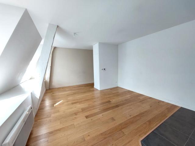 Studio refait a neuf 75009 paris