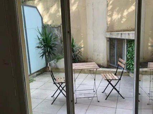 Studio refait à neuf, calme avec terrasse