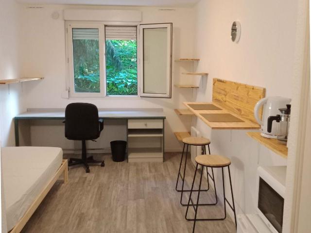 Studio refait à neuf dans résidence étudiante