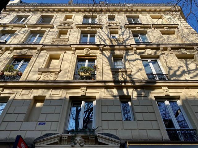 Studio refait a neuf rue custine !