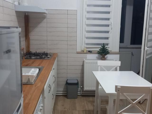 Garsoniera, la AFI Mol, etaj 1, balcon închis, prima închiriere
