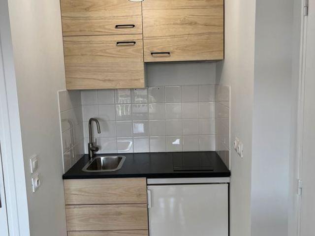 Studio rénové meublé 27m² au calme