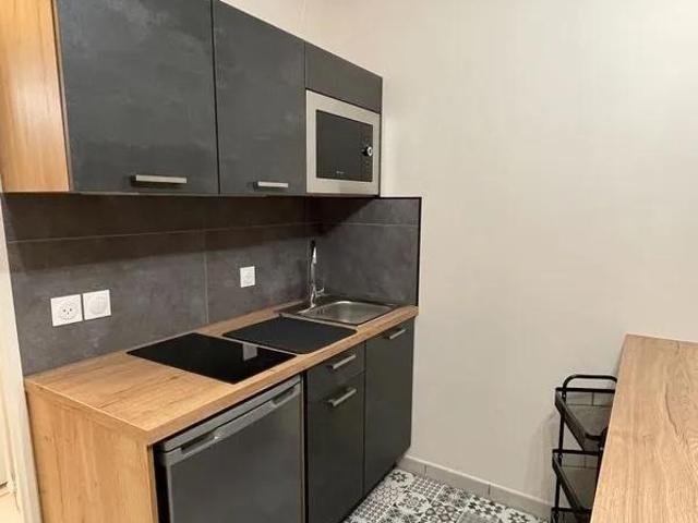 Studio rénové meublé 26m2 avec parking en sous sol