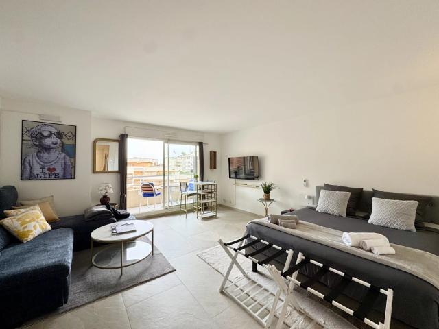 Studio rénové avec balcon – Résidence Les Jardins d'Elisa 35m² Beausoleil