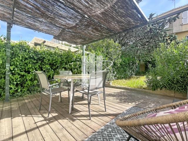 studio rénové avec grande terrasse et jardin proche centre v
