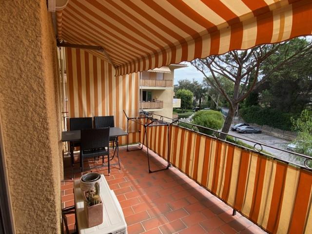 STUDIO Rénové avec parking centre Saint Tropez