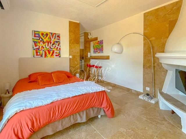 STUDIO RÉNOVÉ AVEC PARKING FACE AUX PLAGES À VENDRE À SAINT TROPEZ