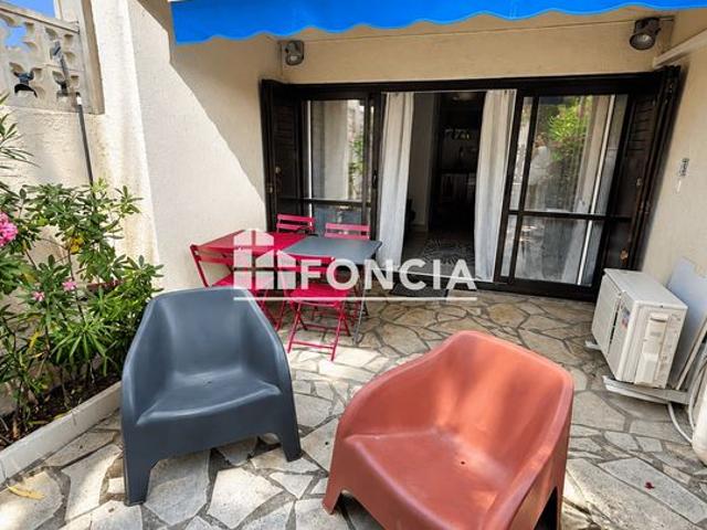 Studio rénové avec terrasse, piscine, accès privé à la mer et parking