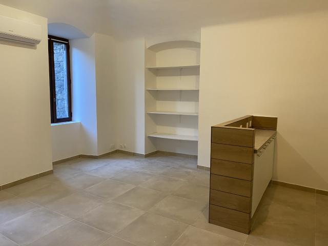 STUDIO rénové à neuf
