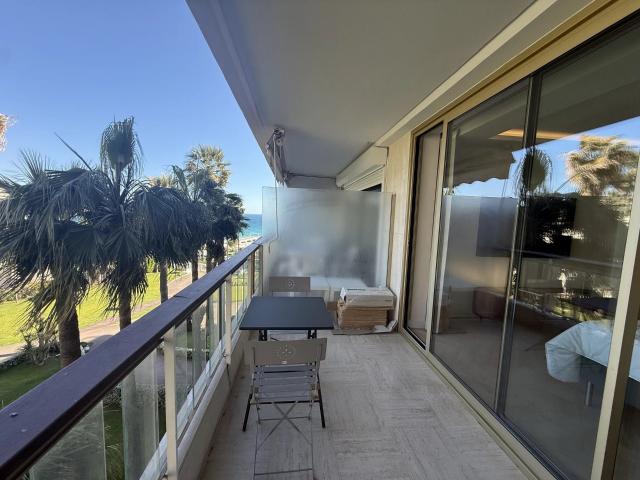 Studio rénové à vendre Cannes Croisette 30m² Cannes