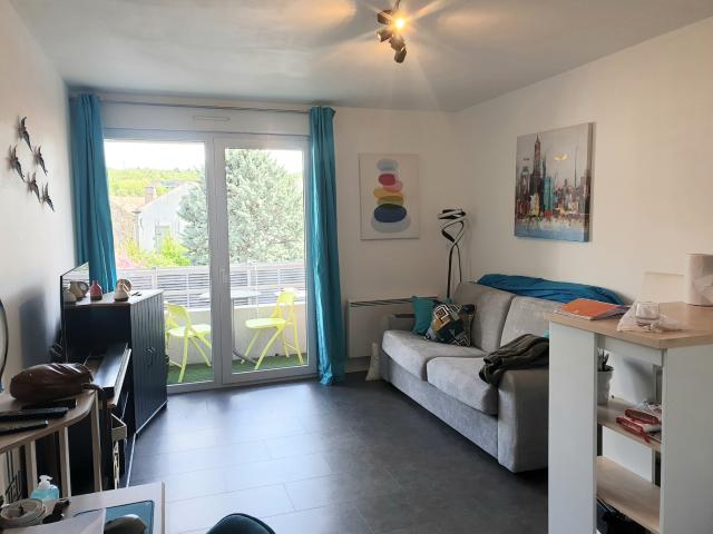 Studio rénové balcon/garage