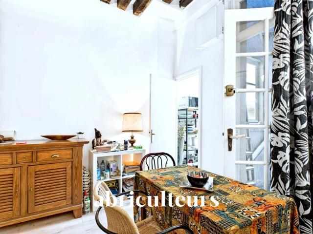 Studio rénové dans immeuble du XVIIe – Paris 1er