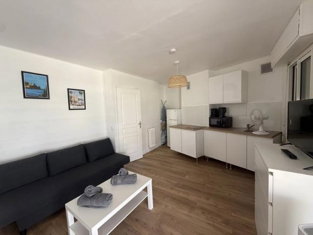 Studio rénové de 30 m² avec terrasse proche plage et commodités