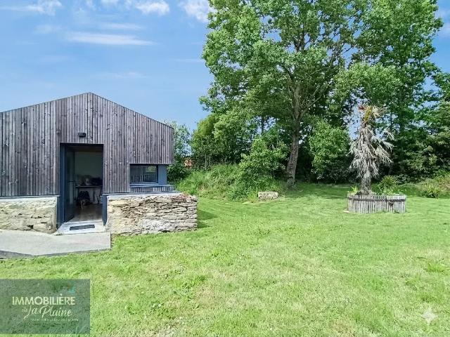 Studio Rénové & Dépendance en Pierre à fort Potentiel