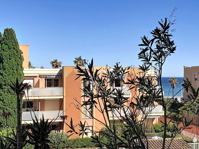 Studio Rénové Proche Plage Et Centre À Vendre À Cavalaire Su. 22m² Cavalaire sur Mer