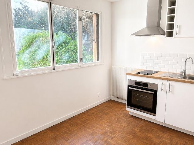 Studio rénové 16 m2 Paris 20e Métro Saint Fargeau