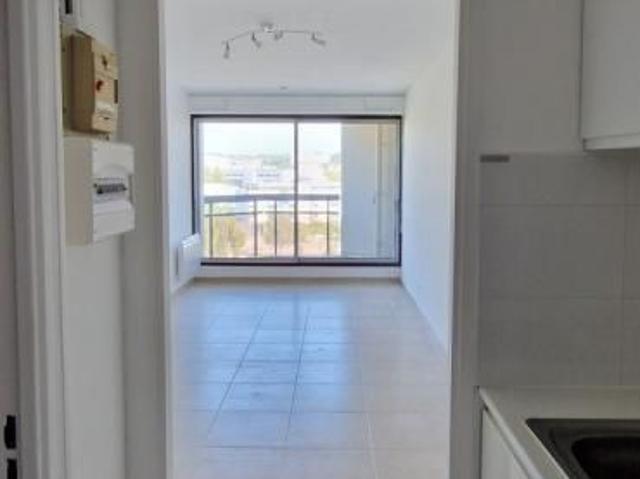 Studio rénové 24.15 m², kitchenette équipée, avec balcon