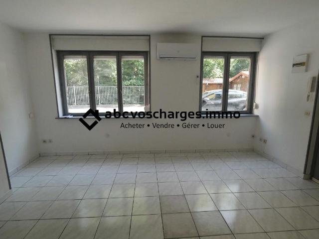 Studio résidence privée, proche commerces et tram