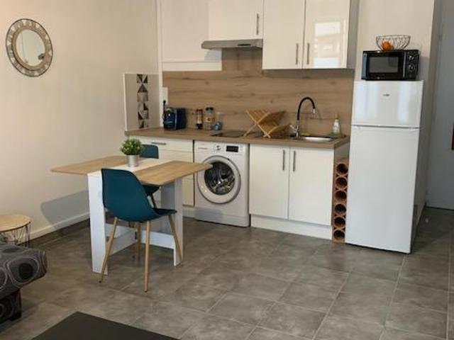 STUDIO RUE BADOUILLERE REFAIT A NEUF ENTIEREMENT MEUBLE RUE.