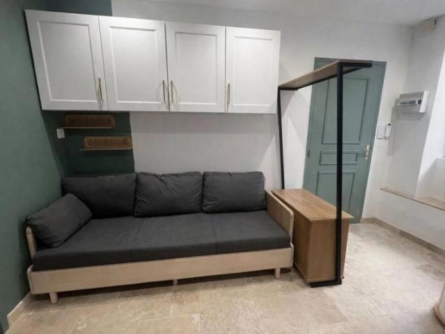 STUDIO/ RUE DES FRANCAIS