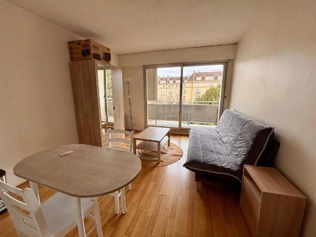 STUDIO/ RUE LUDOVIC TRARIEUX