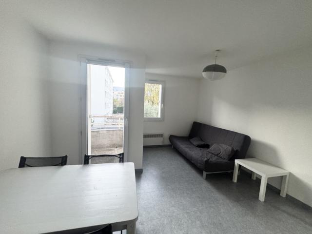 Studio rue Ponsard avec place privative couverte