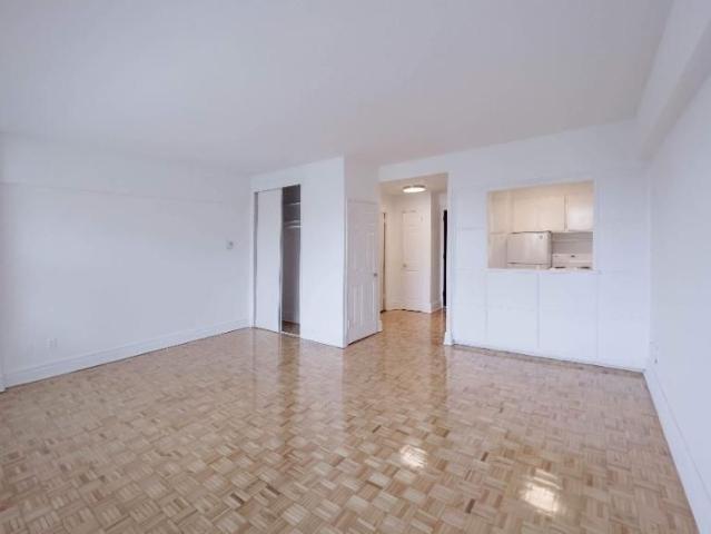 Studio Westmount $1,300 /mo