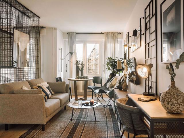 Studio with balcony in Auteuil