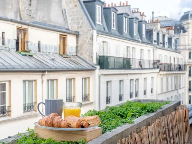 Studio with Balcony in the heart of Le Marais