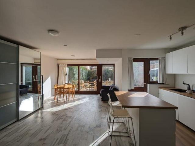 Studio with south facing garden
