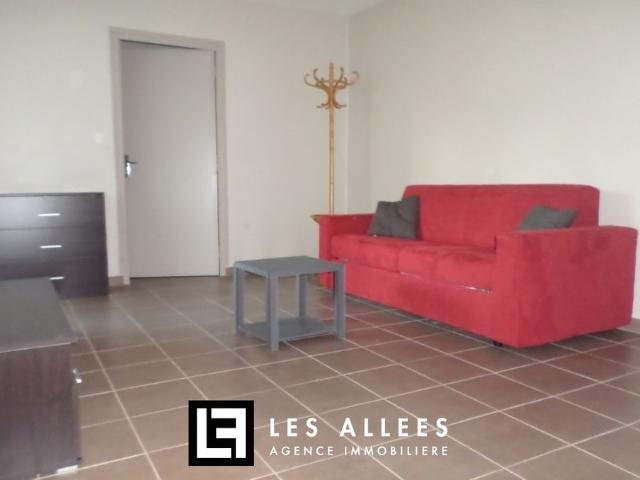 STUDIO TOUTES CHARGES COMPRISES