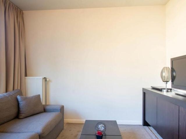 Studio te huur in Evere voor € 1.000 met 1 slaapkamer