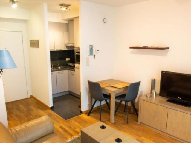 Studio te huur in Oudergem voor € 995 met 1 slaapkamer