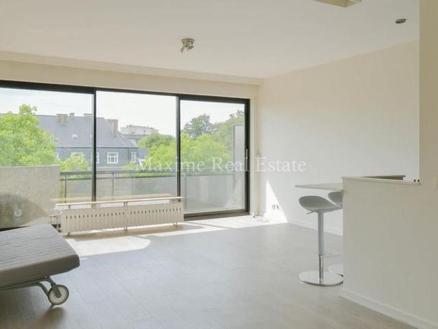 Studio te huur in Sint Lambrechts Woluwe voor € 900 met 1 slaapkamer