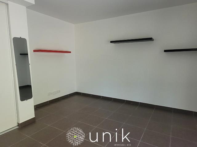 STUDIO + TERRASSE ET PARKING