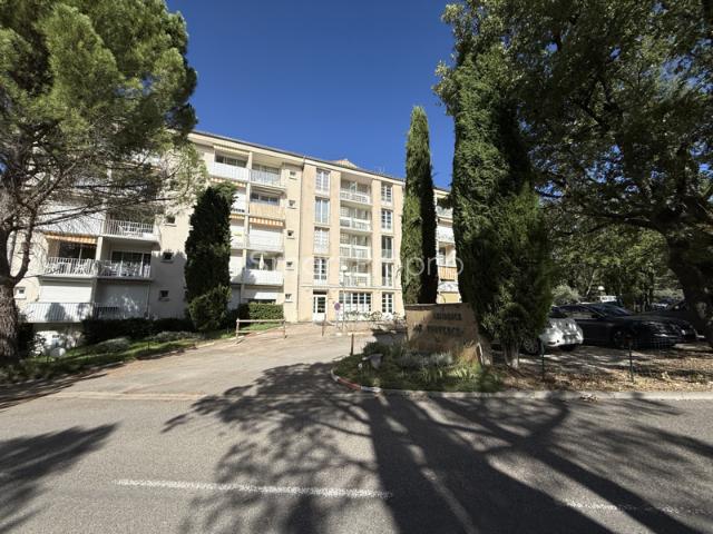 Studio très bien entretenu, idéal investisseur
