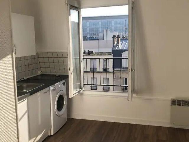 Studio très lumineux, vue dégagée