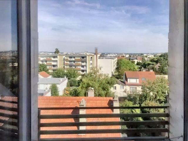 Studio très lumineux avec une belle vue