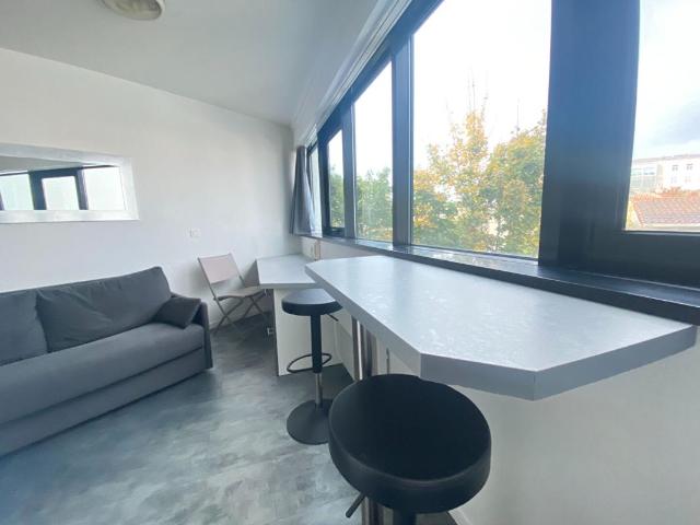 Studio très lumineux et fonctionnel quartier St Genès, Victoire, Nansouty