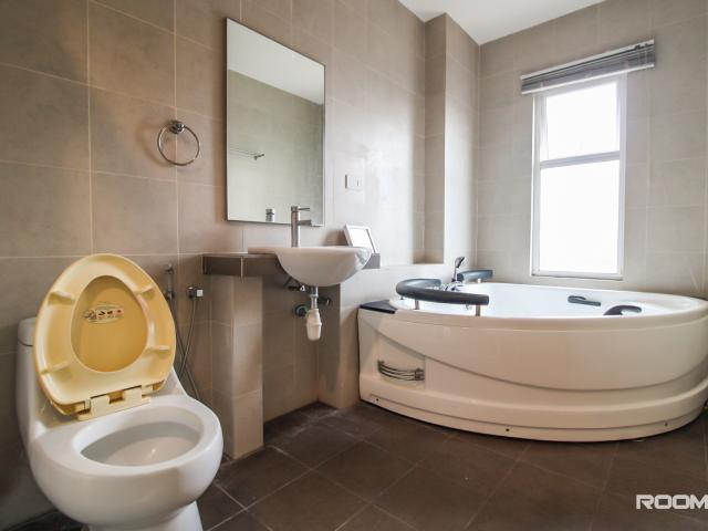 Studio Unit For Rent ‍♀️⚡ Near Megan Avenue ❗ At Luxury Condominium ️
