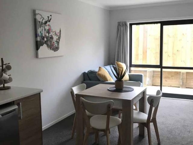 Studio Unit in Brilliant Hillcrest Location
