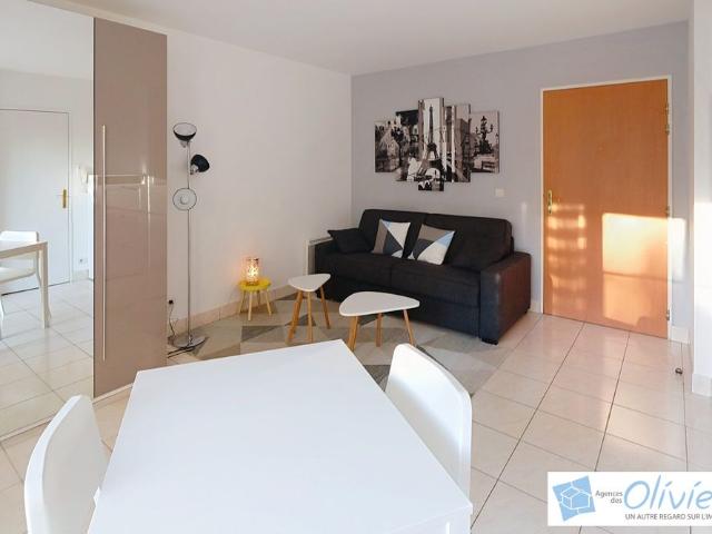 STUDIO VOISINS LE BRETONNEUX 1 pièce s 30.09 m2
