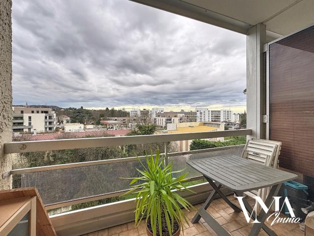 Studio vendu loué avec balcon, vue dégagée et parking Champagne au Mont d’Or
