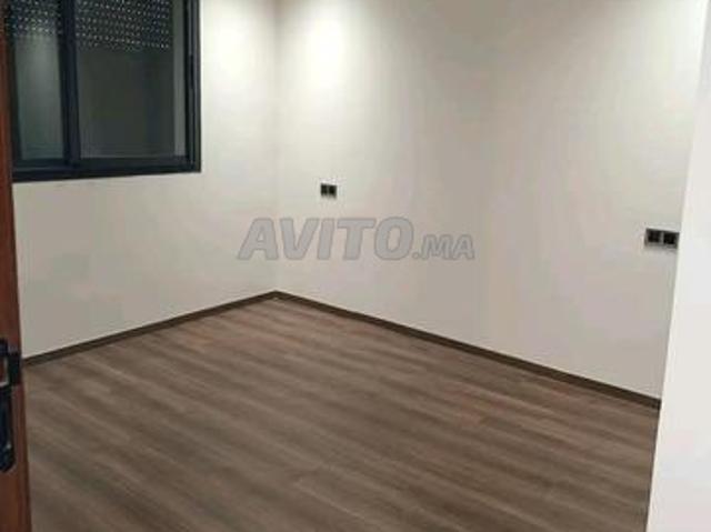 Studio vide à louer – Quartier Palmier